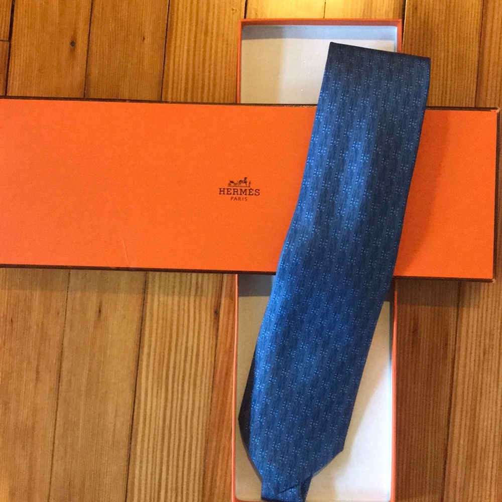 Hermès 100% Silk Tie Geometric H Dot